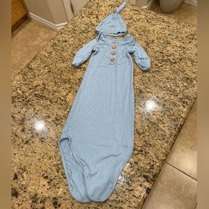 Caden Lane Solid Light Dusty Blue Bamboo Knot Gown and Hat